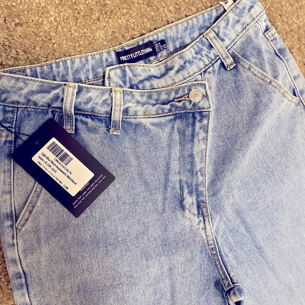 PrettyLittleThing Asymmetric Denim/Jeans